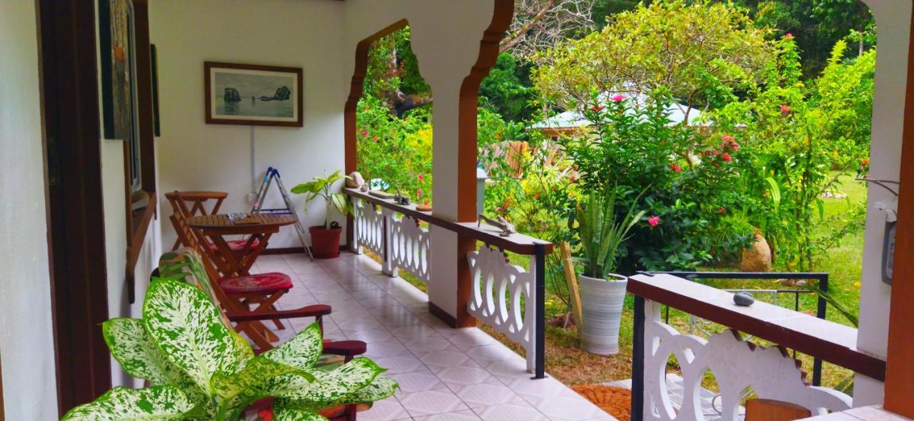 Dan Zoranz Self Catering Guest House La Digue  Extérieur photo