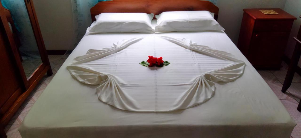 Dan Zoranz Self Catering Guest House La Digue  Extérieur photo