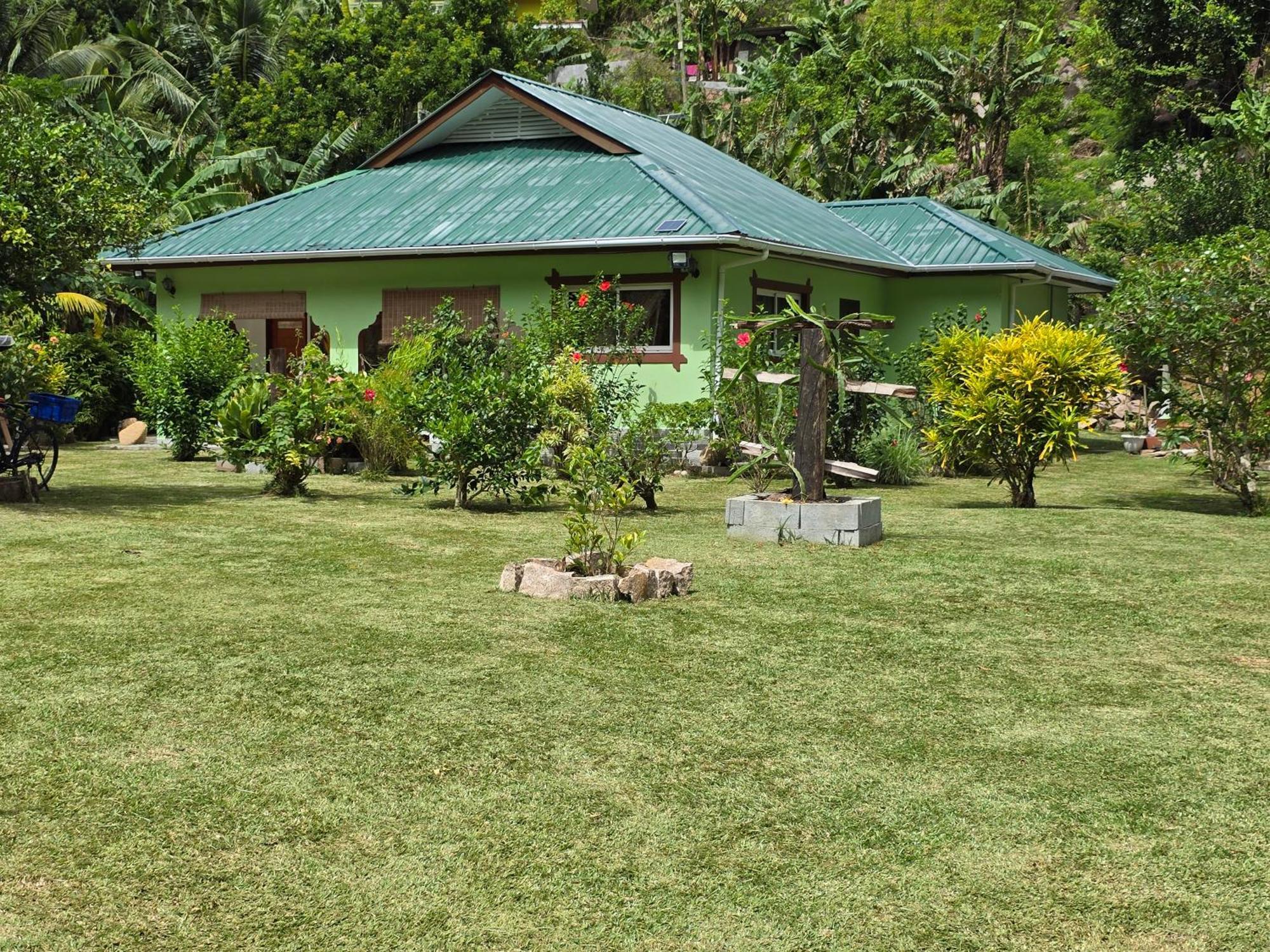 Dan Zoranz Self Catering Guest House La Digue  Extérieur photo
